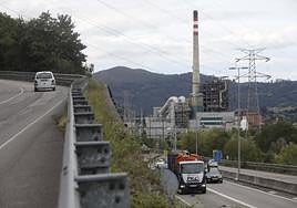 Torre de la térmica de Lada, en Langreo.