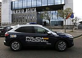 Detenido y en el HUCA: así acabó un ladrón de Gijón tras cortarse con los cristales del bar en el que robaba