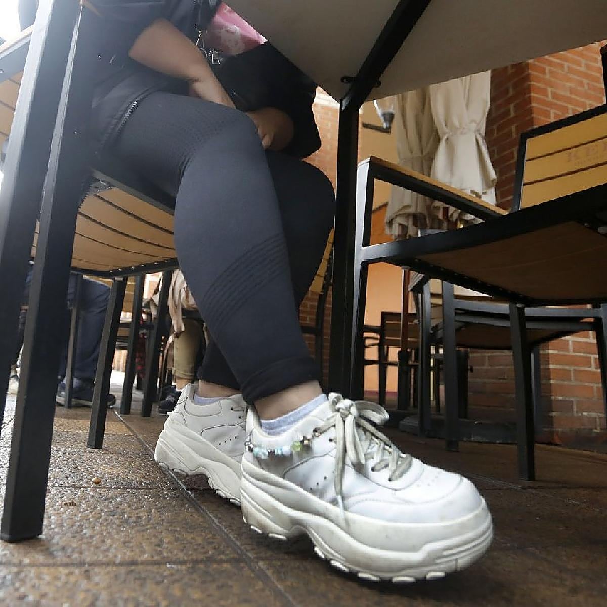 «Me alejó de mi familia y amigas y controlaba mis redes sociales»