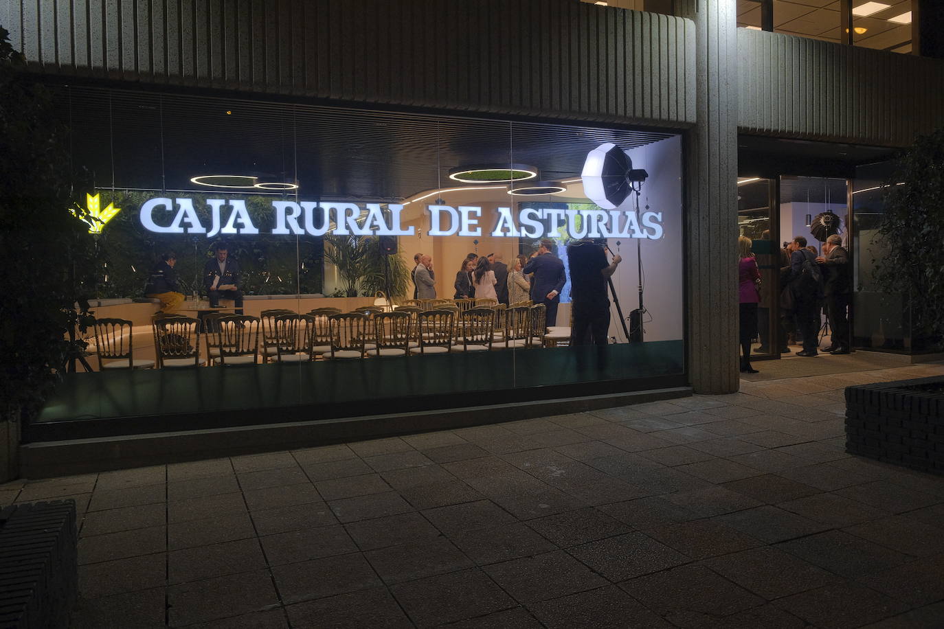 La inauguración de la primera oficina de Caja Rural en Madrid, en imágenes