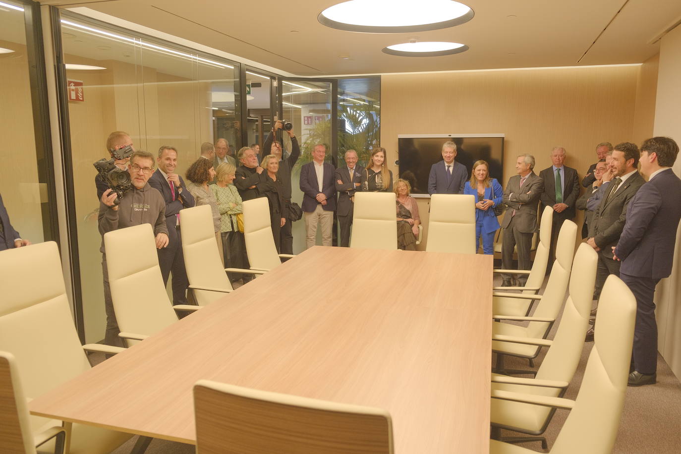 La inauguración de la primera oficina de Caja Rural en Madrid, en imágenes