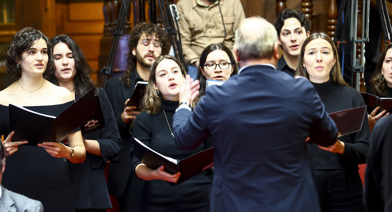 La Universidad entrega sus premios a «a los más sobresalientes»