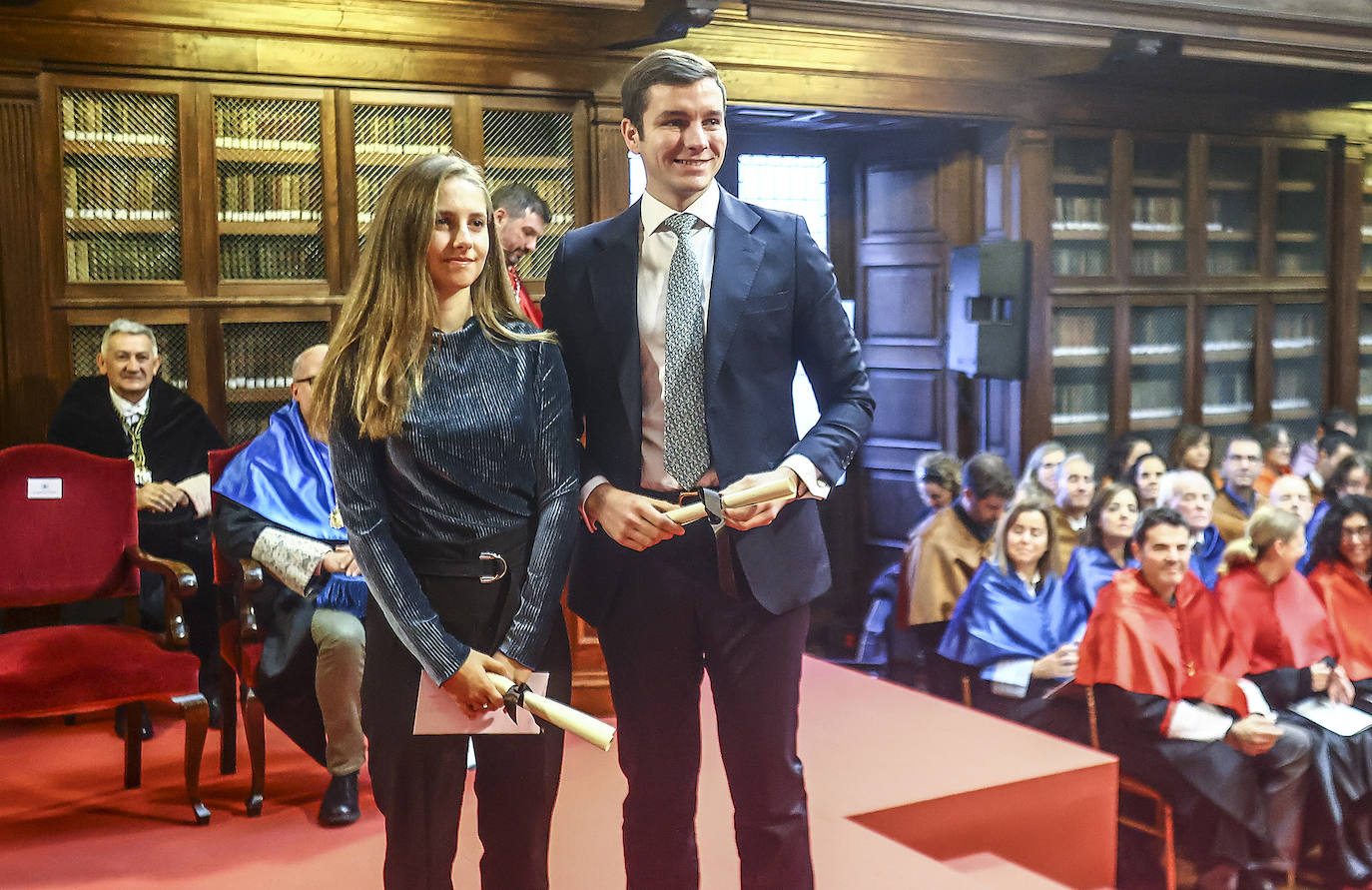 La Universidad entrega sus premios a «a los más sobresalientes»