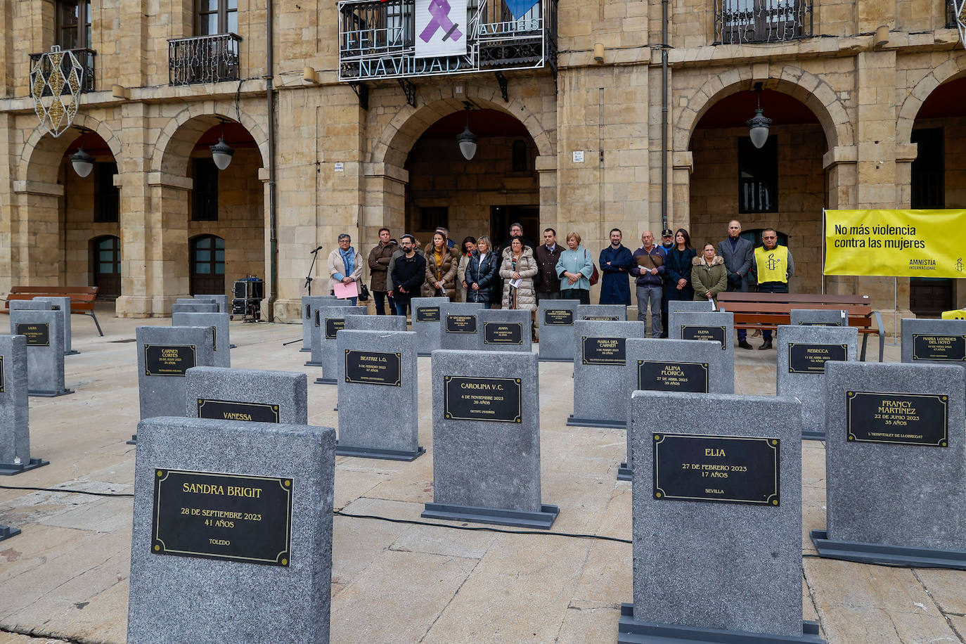 Un &#039;cementerio efímero&#039; contra la violencia de género en Avilés