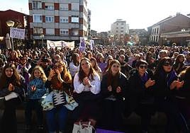 Plaza de Les Campes, en Siero, donde se leyó el manifiesto tras la marcha.