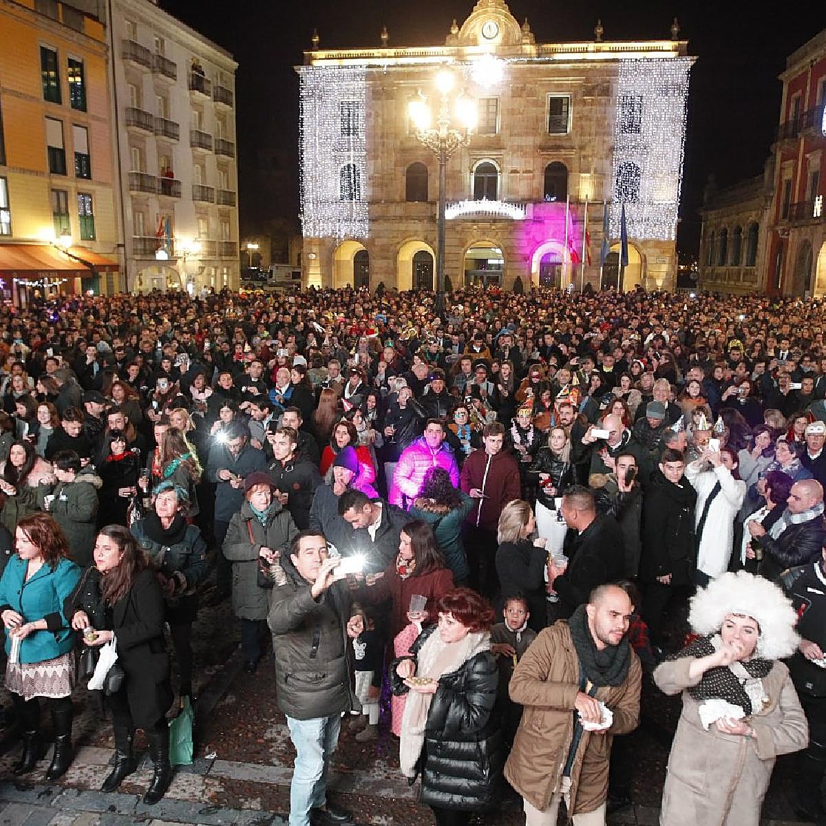 La fiesta de Nochevieja de Gijón vuelve a la plaza Mayor y la Cabalgata saldrá desde Montevil