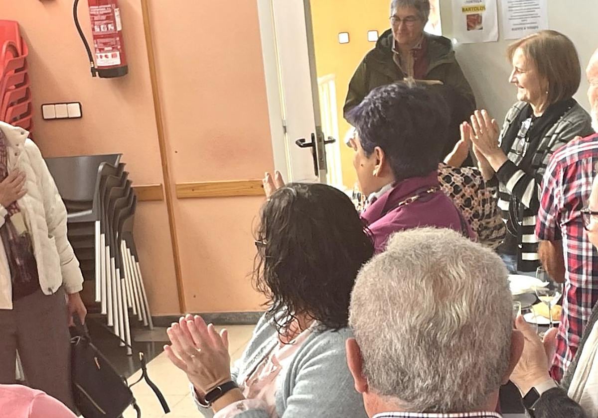 Rosa Cortejoso García, a su entrada al homenaje que le organizaron ayer sus pacientes de Blimea.