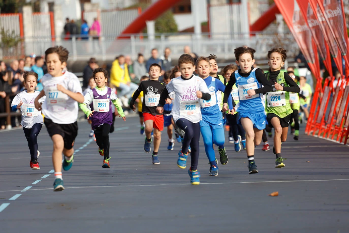 Más de 500 niños llenan el Cross Villa de Gijón