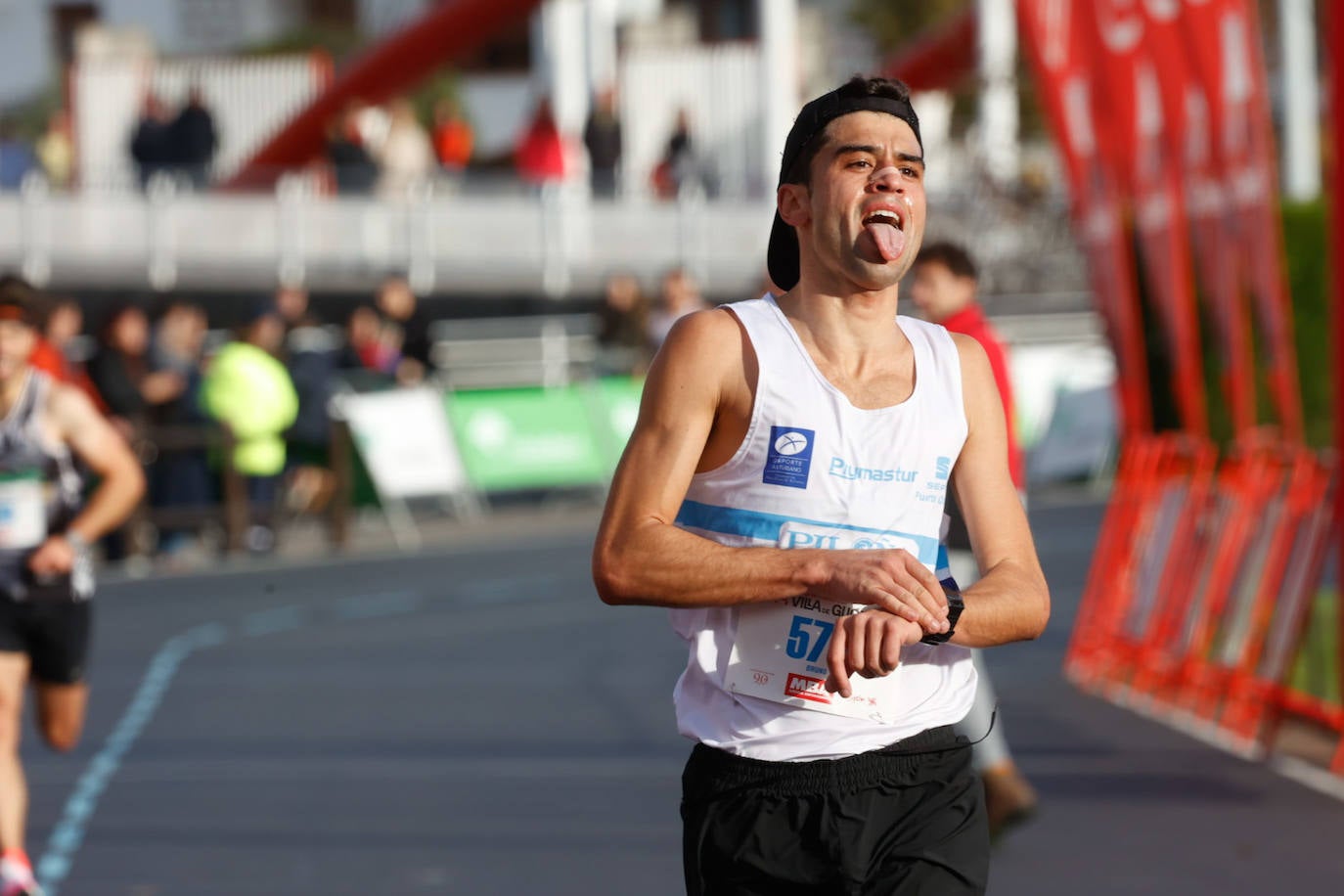 Más de 1.000 corredores se dan cita en el Cross Villa de Gijón