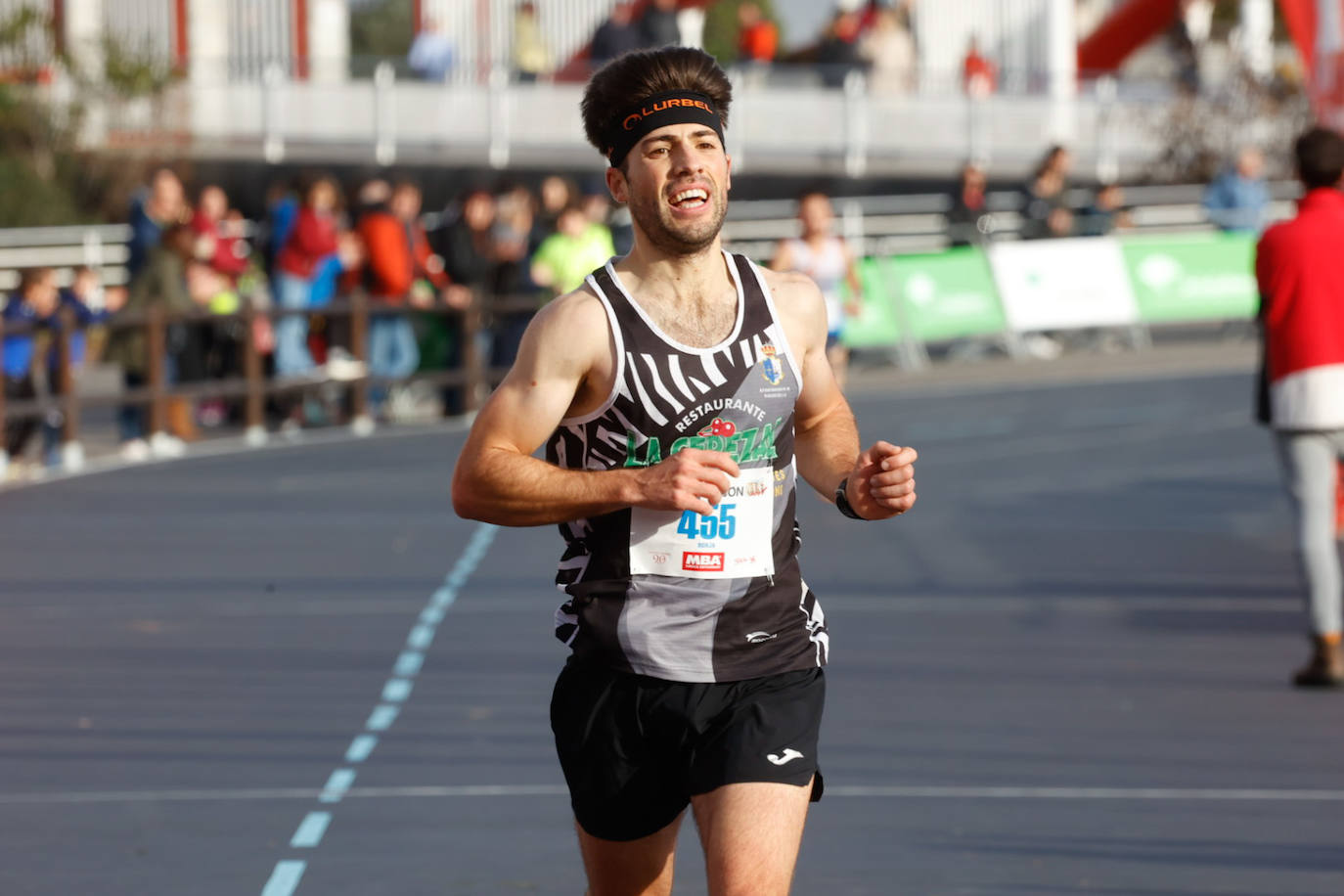 Más de 1.000 corredores se dan cita en el Cross Villa de Gijón