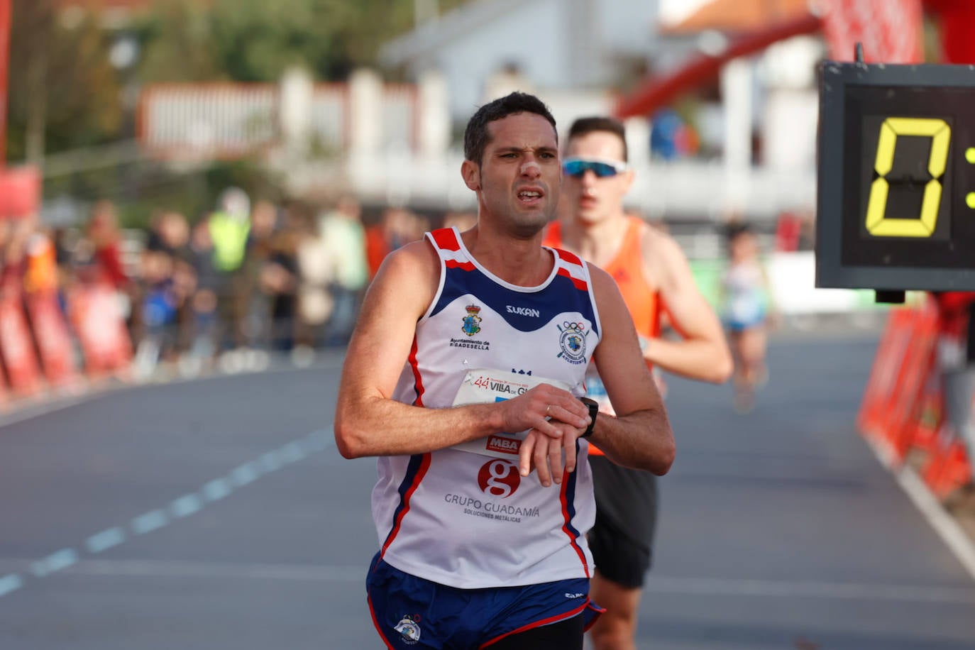 Más de 1.000 corredores se dan cita en el Cross Villa de Gijón