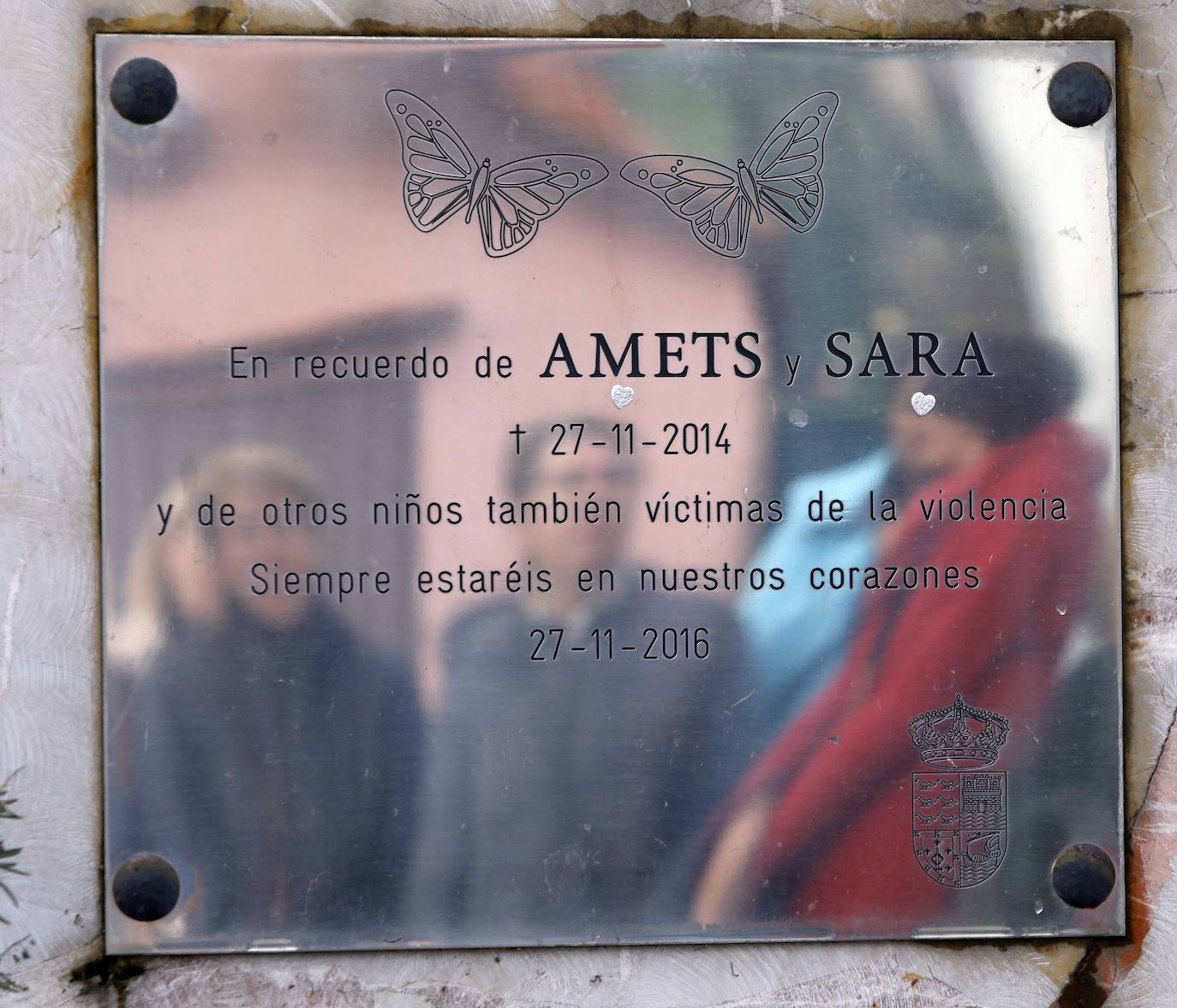 Imagen secundaria 2 - Las mariposas trazan el camino al recuerdo de Amets y Sara