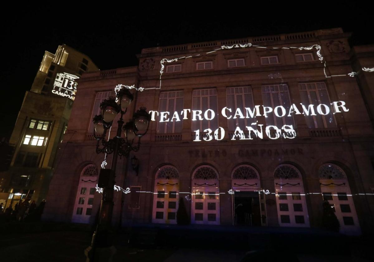 Celebración del 130 aniversario del Teatro Campoamor con varias actuaciones en la calle.