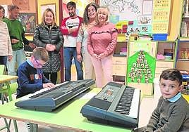 La consejera Lydia Espina visitó ayer el colegio de Bello.
