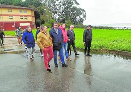 José Manuel Zapico, Javier Lanero, Ángel García, con otros sindicalistas en Perlora.