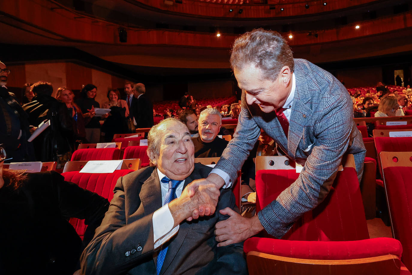 Fade distingue a representantes del mundo empresarial asturiano