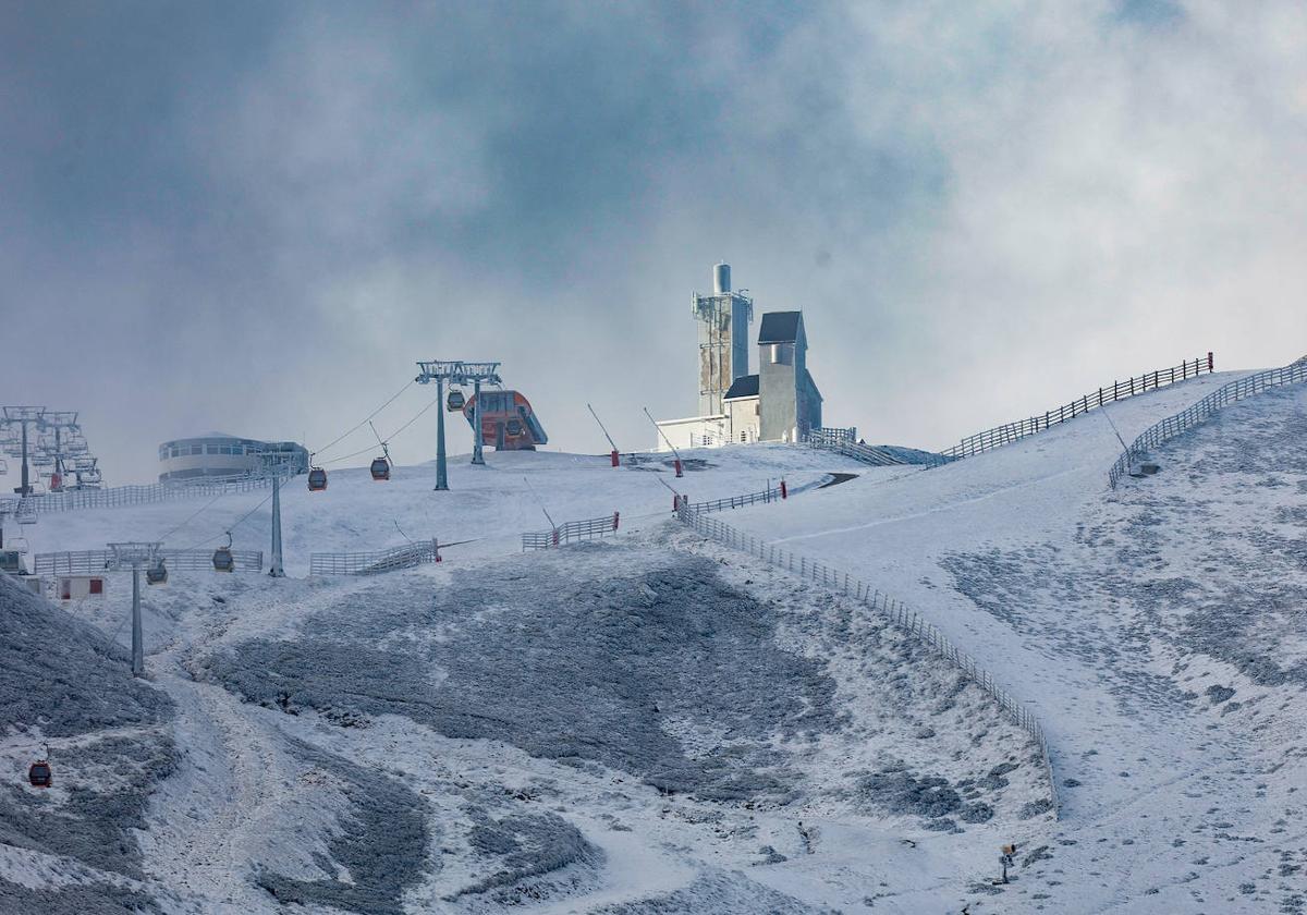 Valgrande abre la telecabina a la espera de más nieve