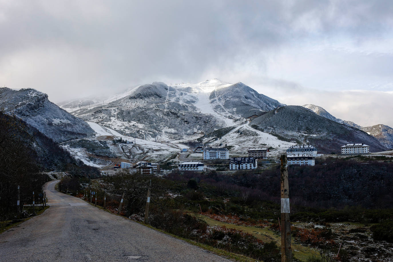 Valgrande abre la telecabina a la espera de más nieve