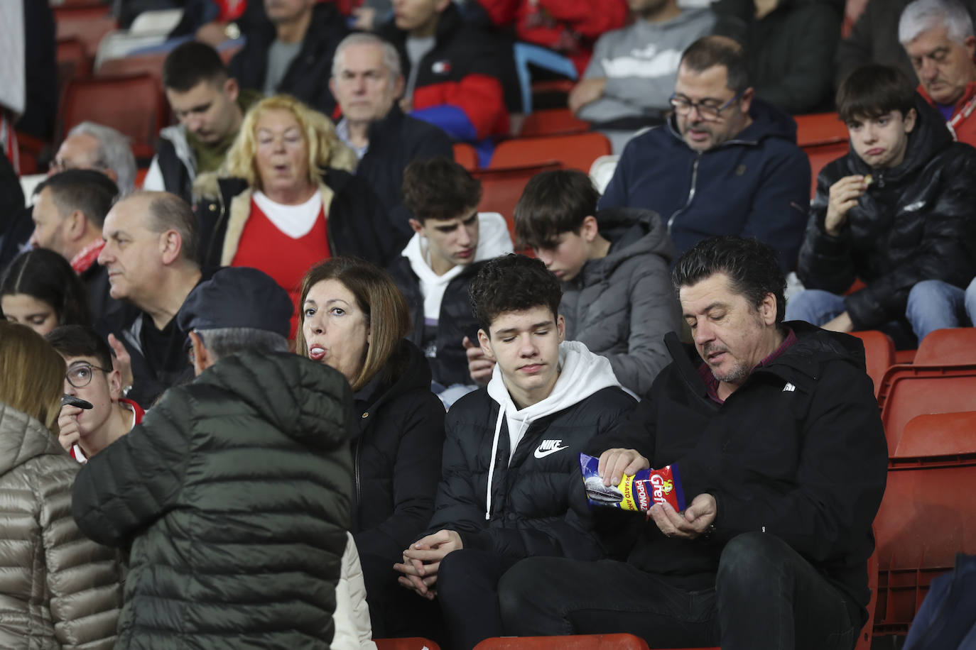 ¿Estuviste en el Sporting - Levante? ¡Búscate!