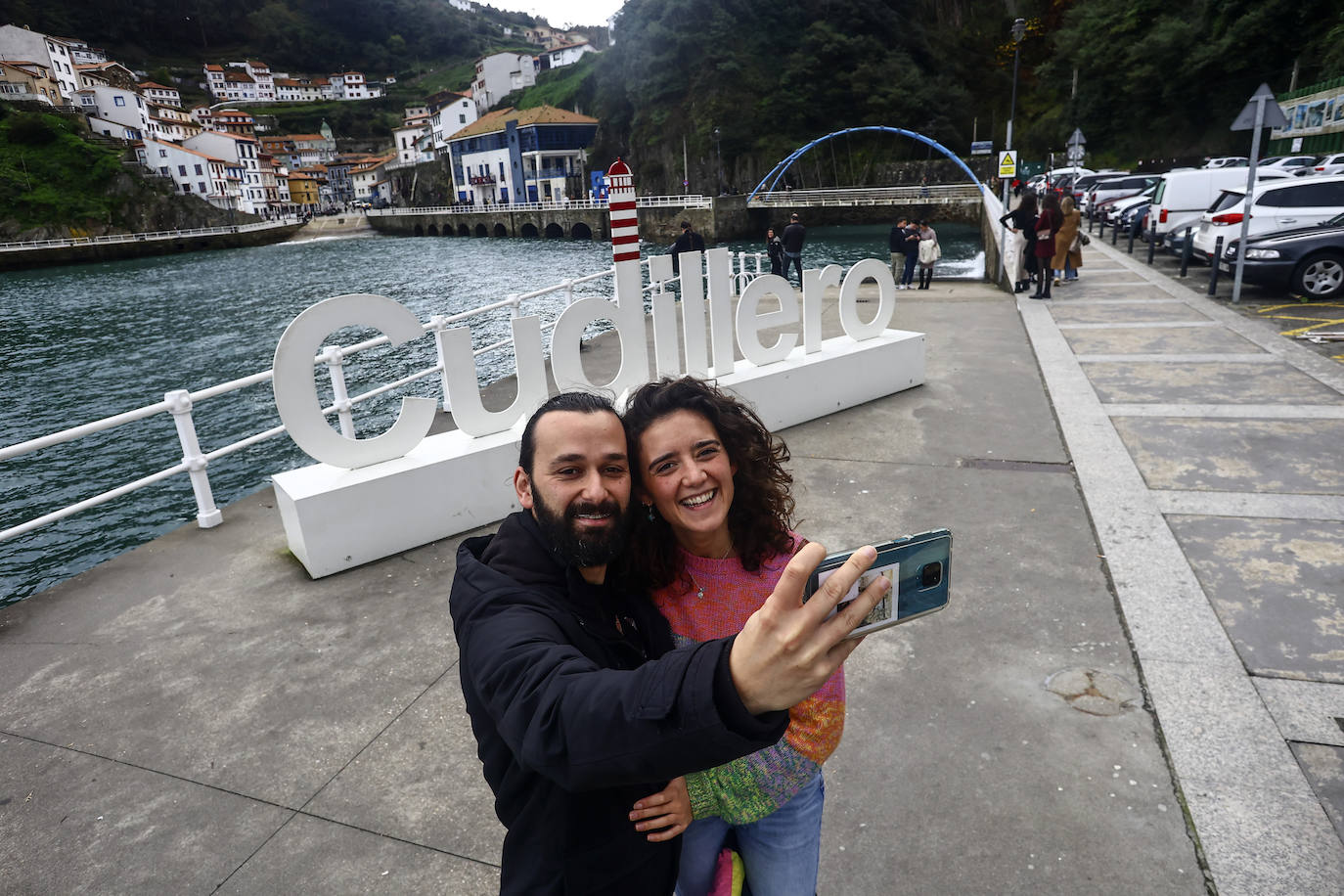 Asturias, abarrotada por el puente