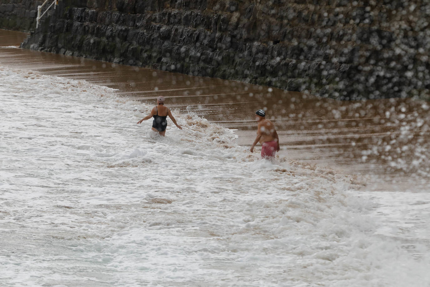 Asturias, abarrotada por el puente