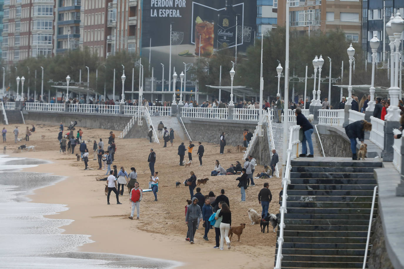 Asturias, abarrotada por el puente