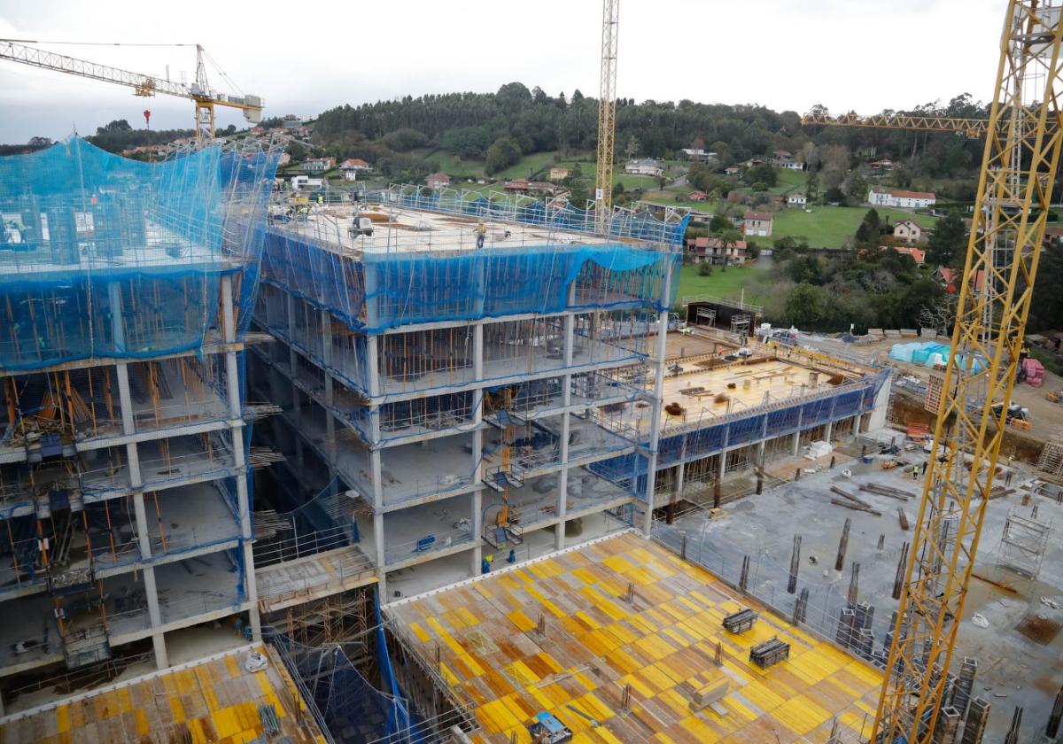 Las seis alturas del nuevo edificio del hospital que tendrá, en total, nueve plantas. Una está a ras de suelo y las otras dos son subterráneas.