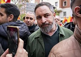 El líder de VOX, Santiago Abascal, durante una concentración frente a las sede del PSOE de la calle Ferraz el pasado 6 de diciembre.