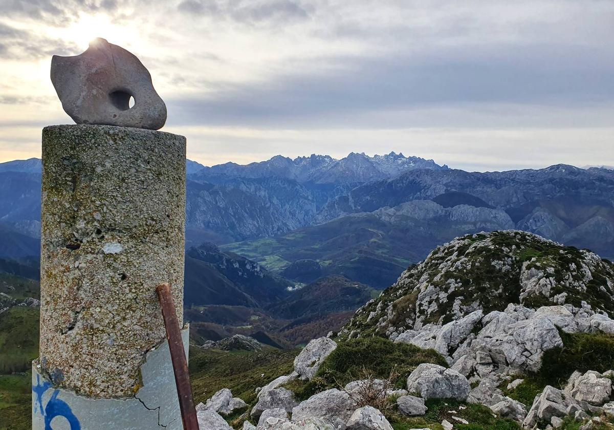 Cima del Tiedu, con estupendas vistas hacia el Urriellu y el macizo central