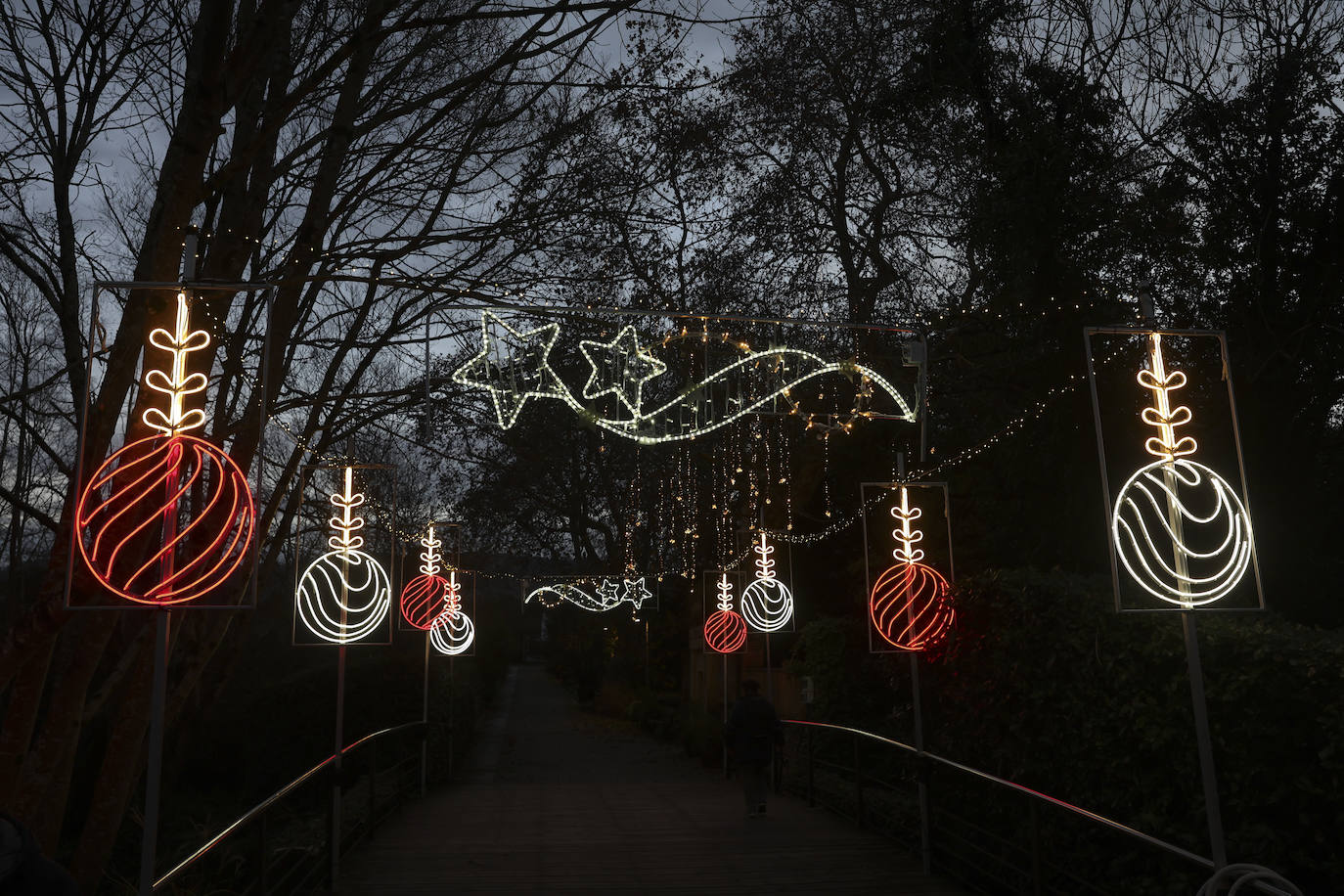 El belén del Ponticu enciende la Navidad en el Botánico de Gijón