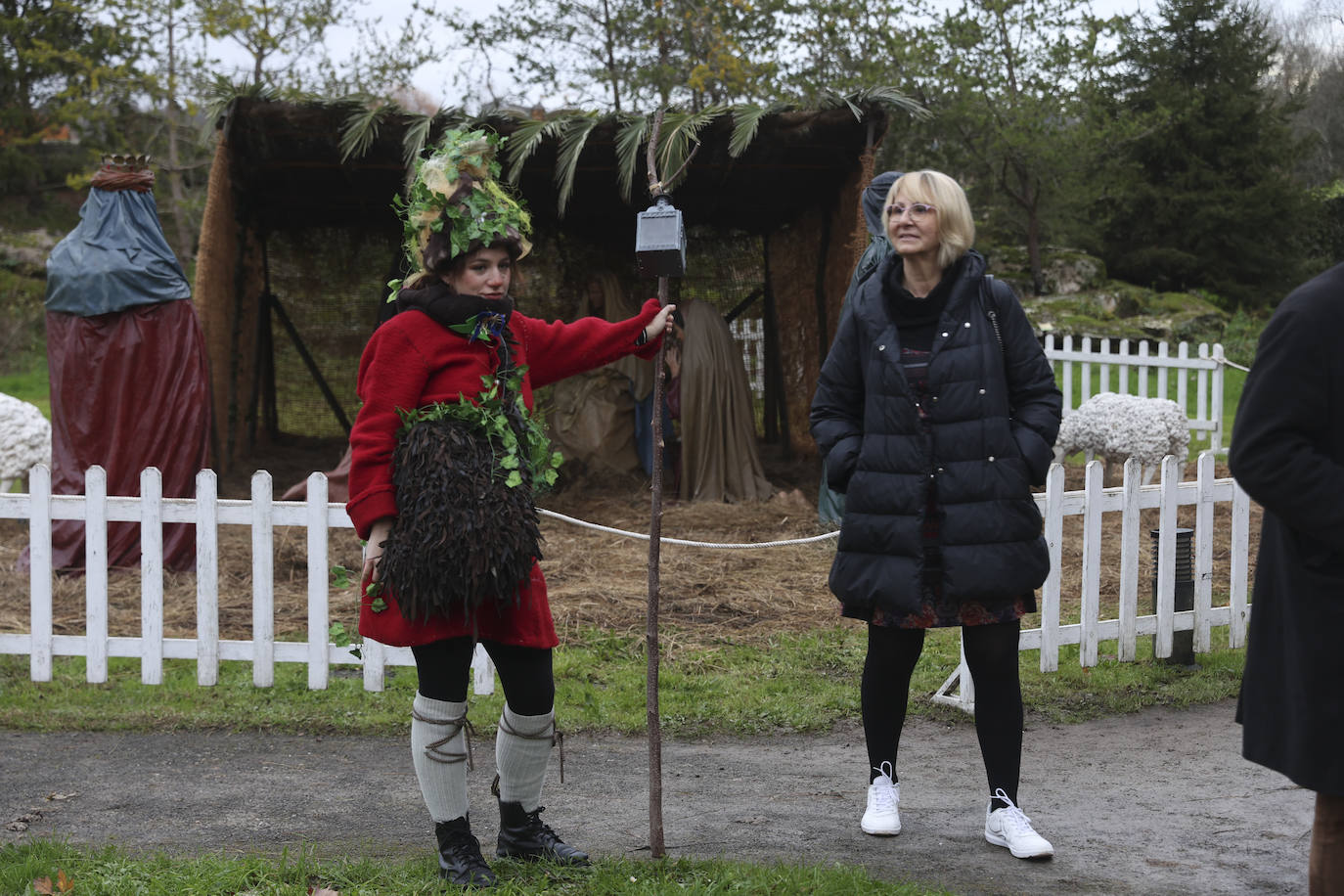 El belén del Ponticu enciende la Navidad en el Botánico de Gijón