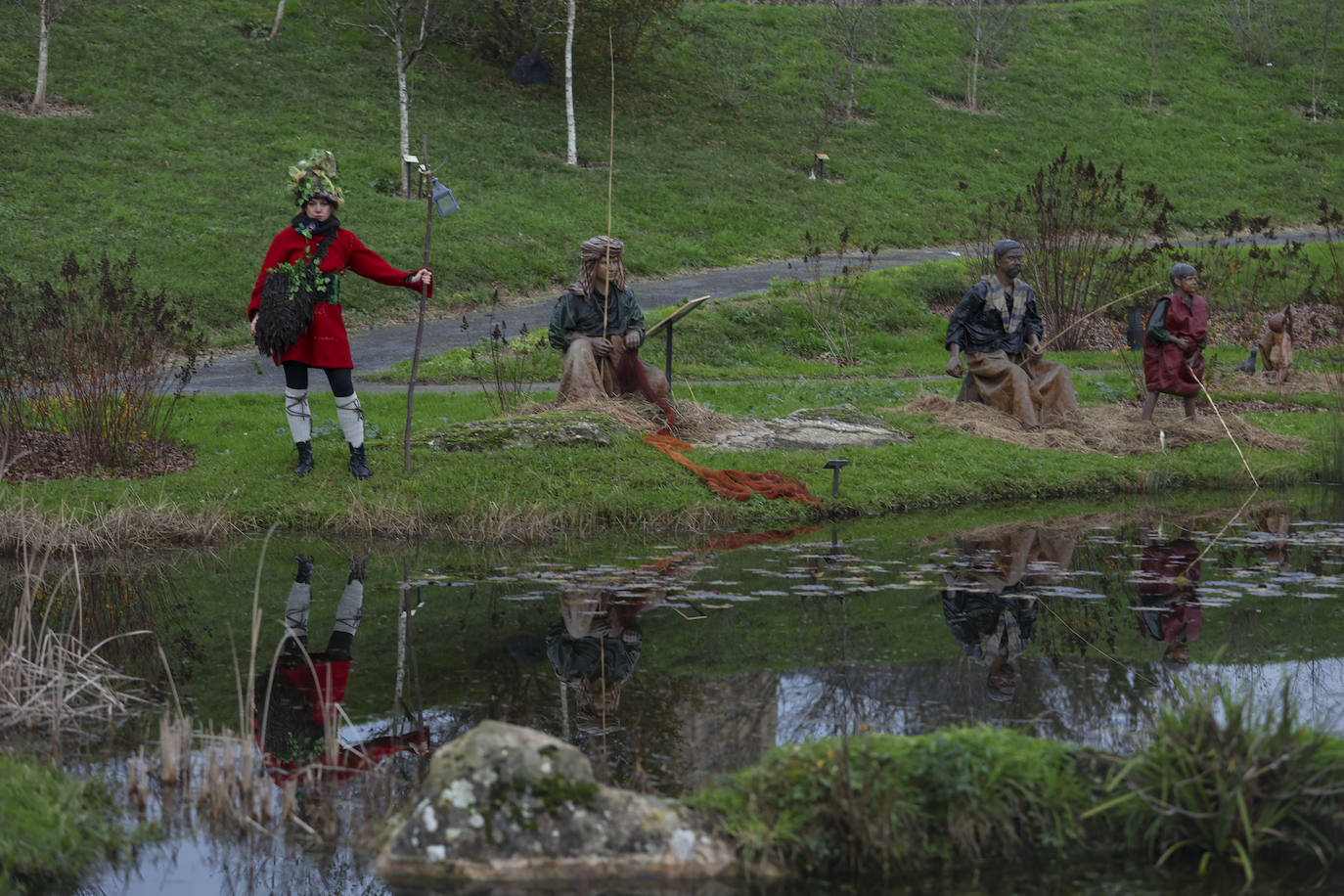 El belén del Ponticu enciende la Navidad en el Botánico de Gijón