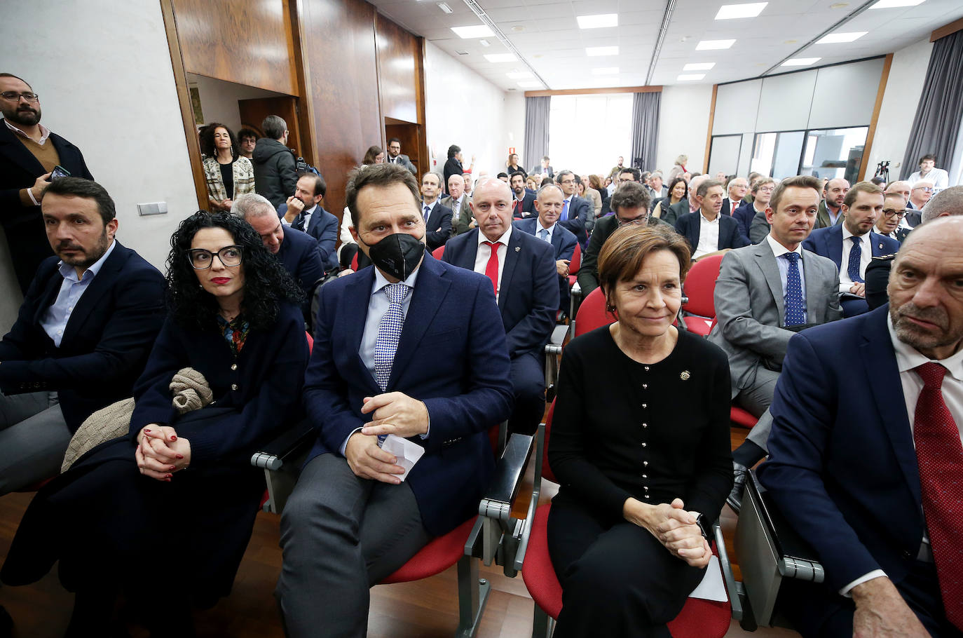 La Cámara de Oviedo entrega su medalla de oro a Obdulia Fernández