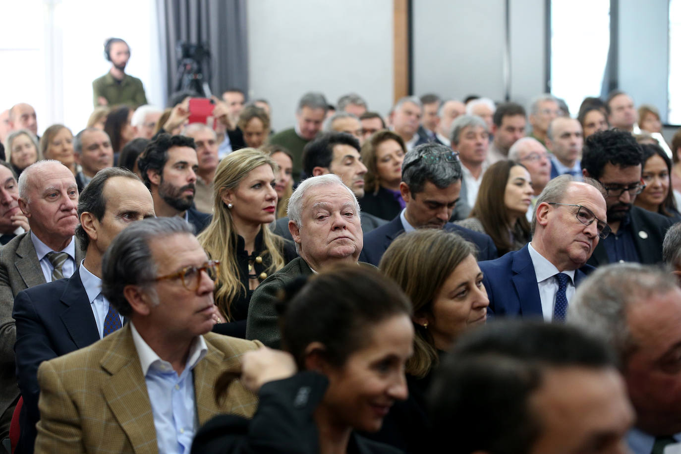 La Cámara de Oviedo entrega su medalla de oro a Obdulia Fernández
