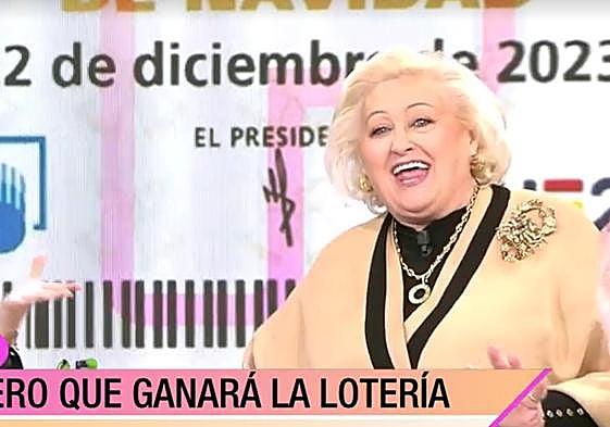 Emma García, junto a la vidente María Jacaranda.