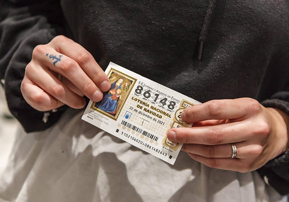 Tengo un décimo premiado de Lotería de Navidad, pero está roto o dañado: ¿qué hago?