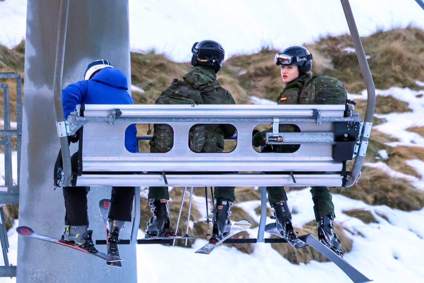 La Princesa de Asturias, maniobras en la nieve en el Pirineo aragonés