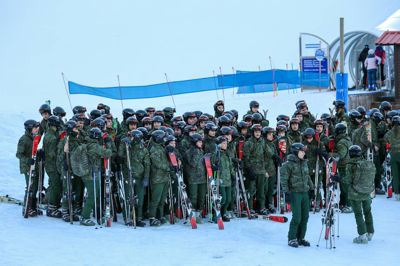 La Princesa de Asturias, maniobras en la nieve en el Pirineo aragonés