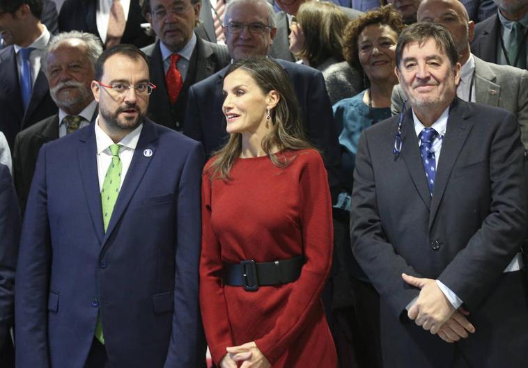 La Reina Letizia, junto a Adrián Barbón y Luis García Montero en el Centro Niemeyer de Avilés.