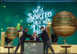 Lotería de Navidad | 93361 y 41147, dos cuartos premios con sabor Mediterráneo