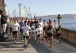 Un instante de la salida desde la escalera cero, junto a la Iglesia de San Pedro.