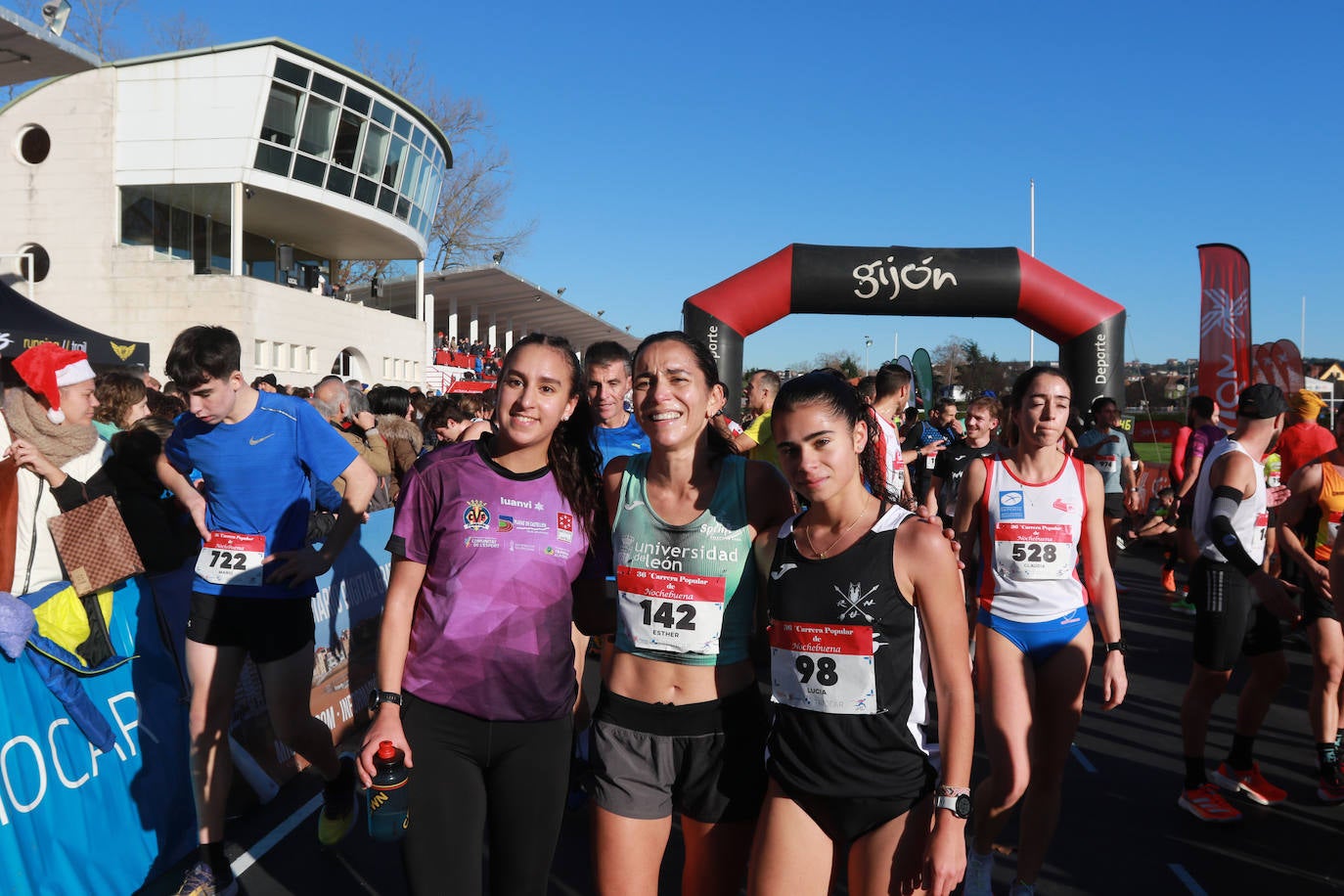 Miles de deportistas se dan cita en el Cross de Nochebuena de Gijón