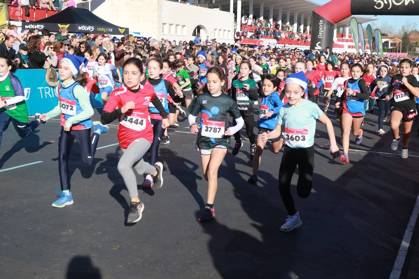 Miles de deportistas se dan cita en el Cross de Nochebuena de Gijón