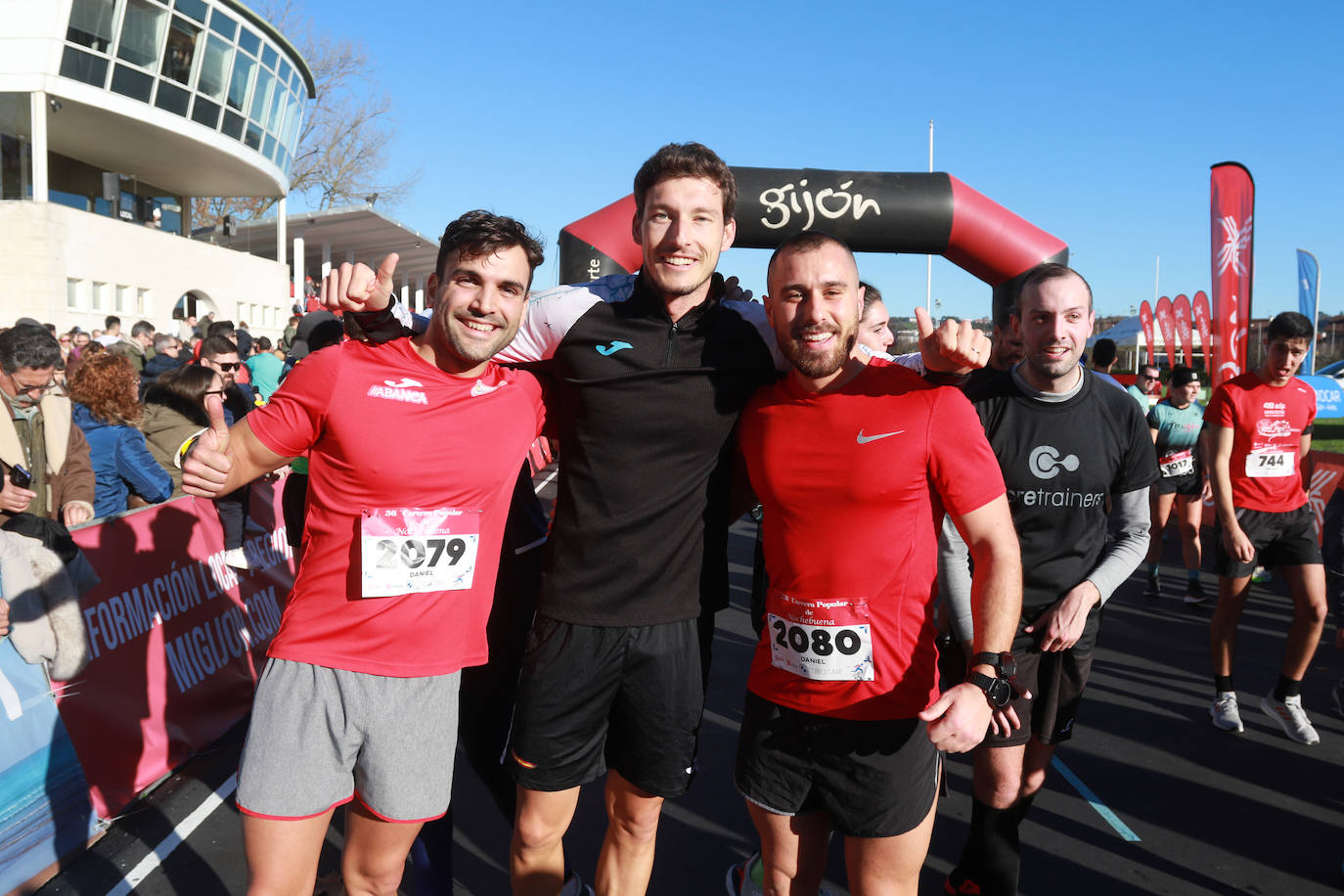 Miles de deportistas se dan cita en el Cross de Nochebuena de Gijón