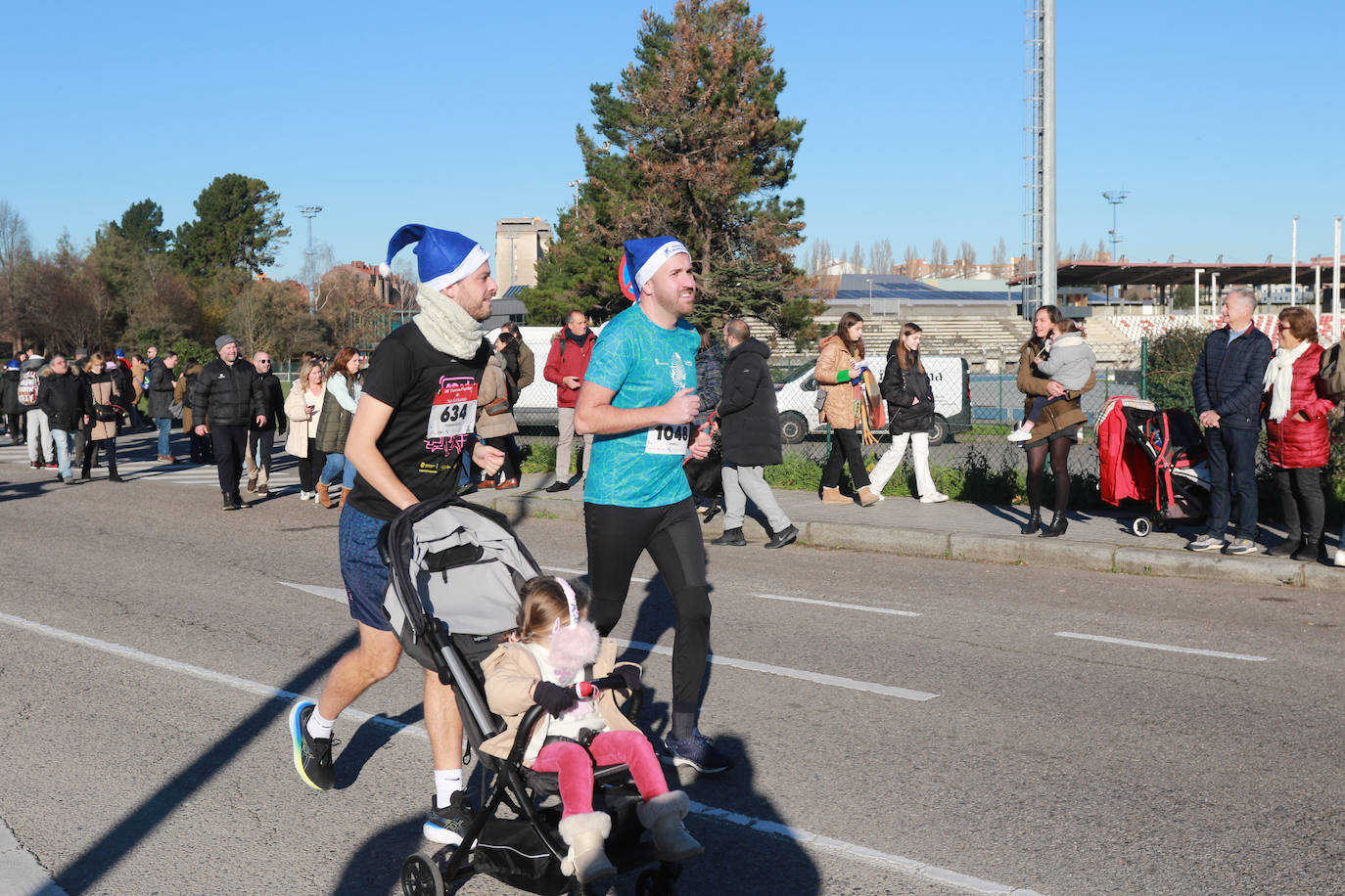 Miles de deportistas se dan cita en el Cross de Nochebuena de Gijón