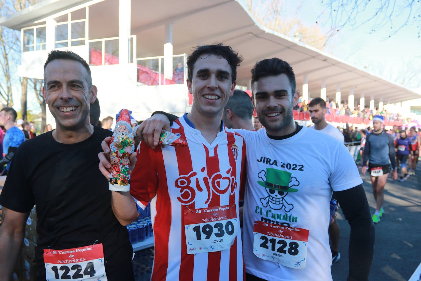 Miles de deportistas se dan cita en el Cross de Nochebuena de Gijón