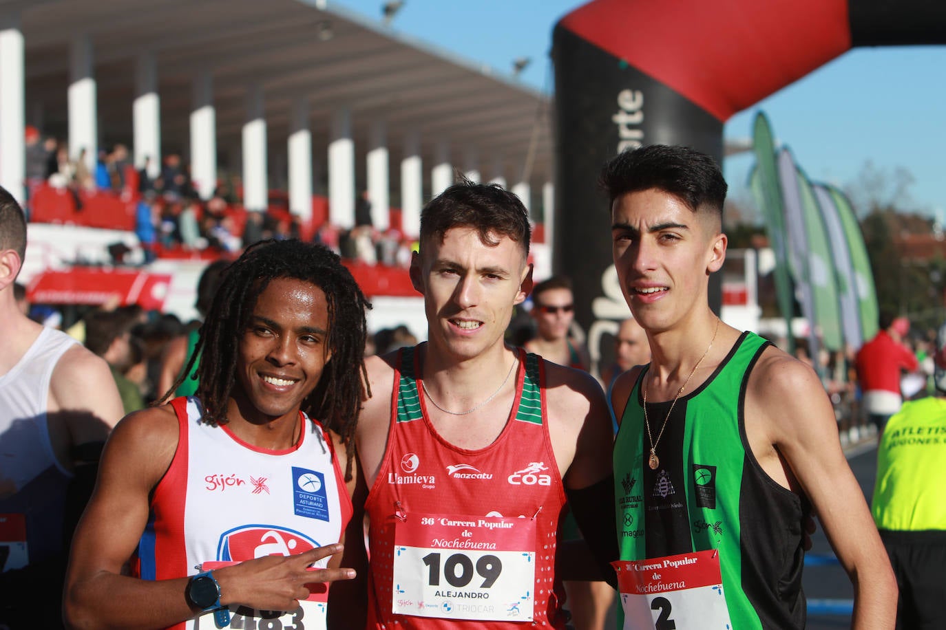 Miles de deportistas se dan cita en el Cross de Nochebuena de Gijón