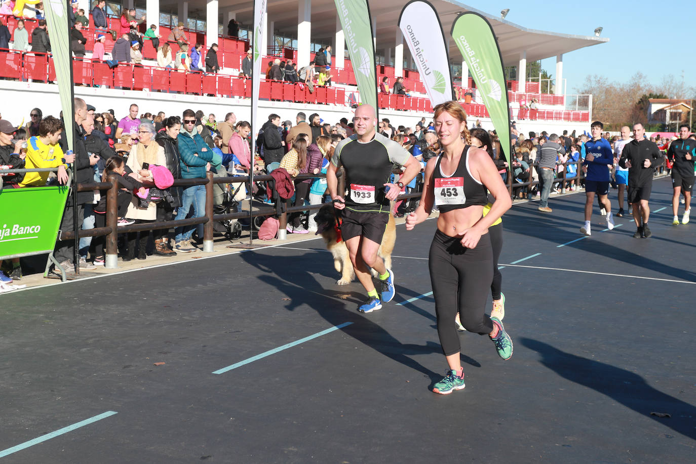Miles de deportistas se dan cita en el Cross de Nochebuena de Gijón