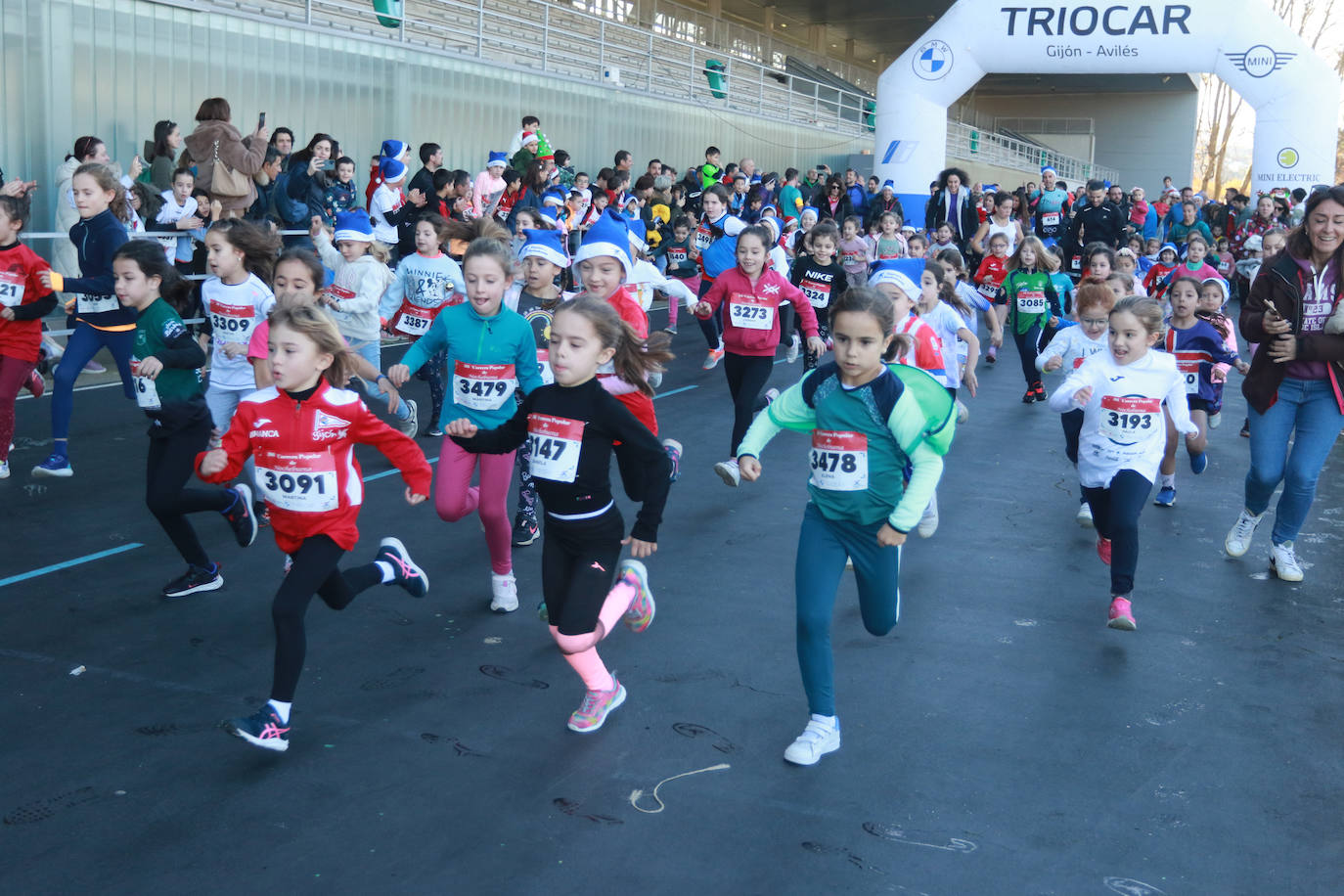 Miles de deportistas se dan cita en el Cross de Nochebuena de Gijón