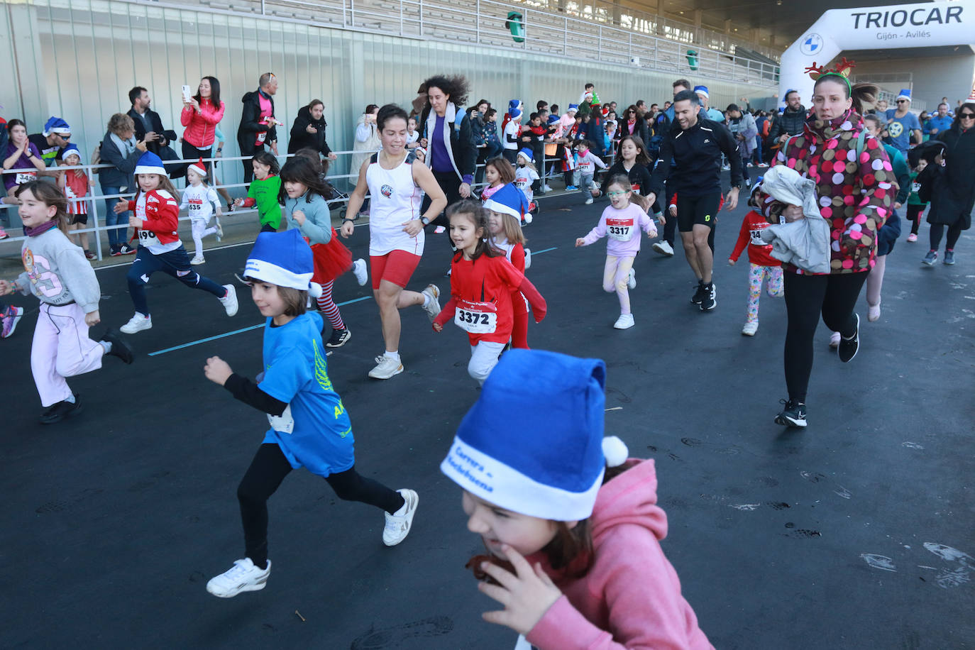 Miles de deportistas se dan cita en el Cross de Nochebuena de Gijón